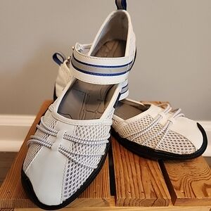 J-41 Barefoot Design Women's Shoes Tribal Barefoot White Mary Jane Flats Size 8